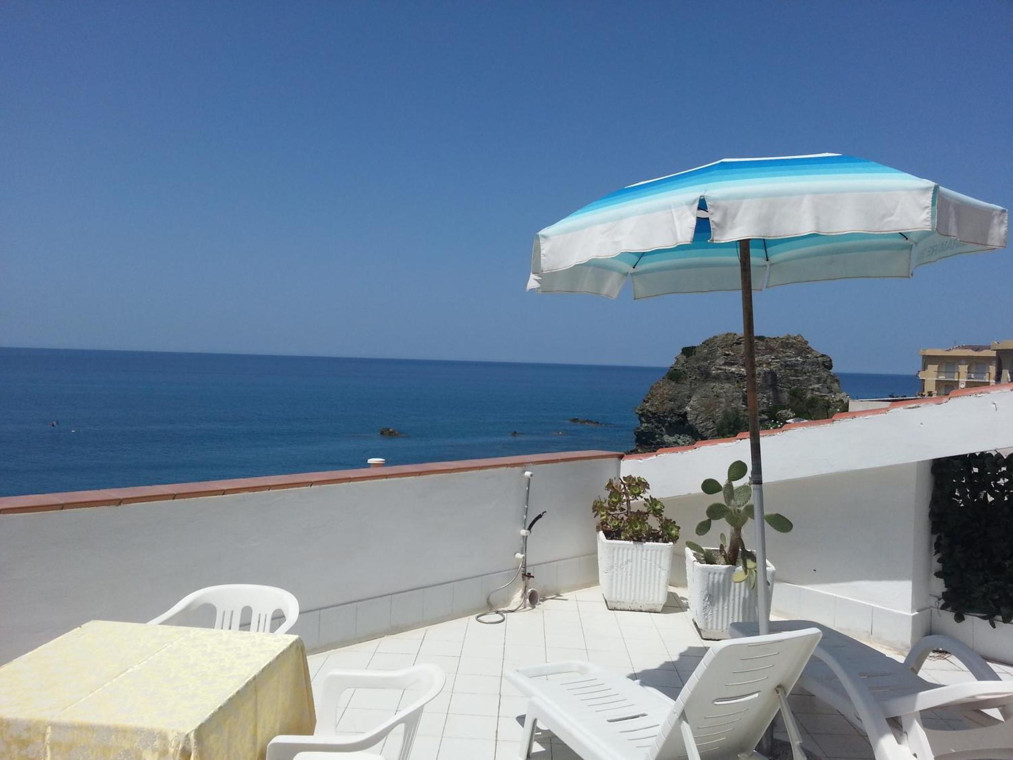 Hotel Ristorante Mareblu Амантеа Екстериор снимка