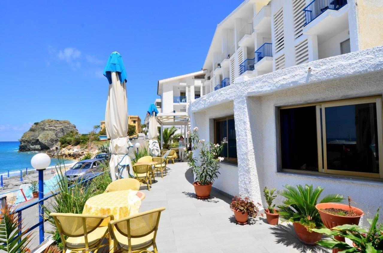 Hotel Ristorante Mareblu Амантеа Екстериор снимка