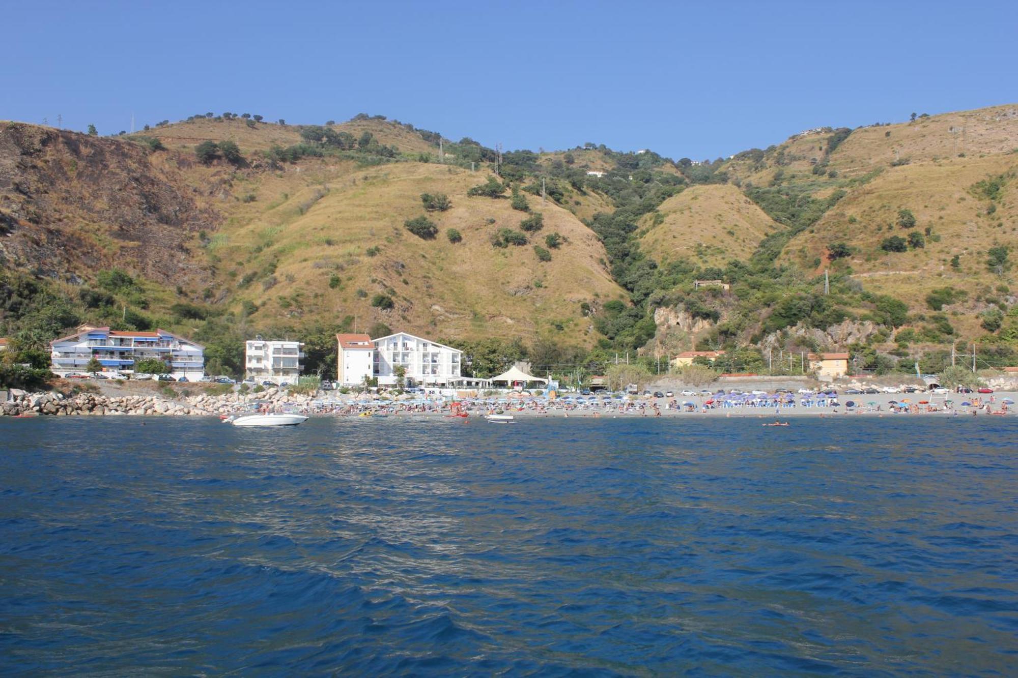 Hotel Ristorante Mareblu Амантеа Екстериор снимка