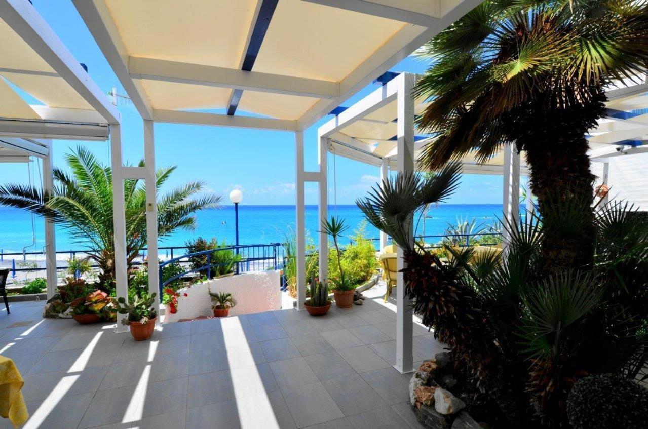 Hotel Ristorante Mareblu Амантеа Екстериор снимка