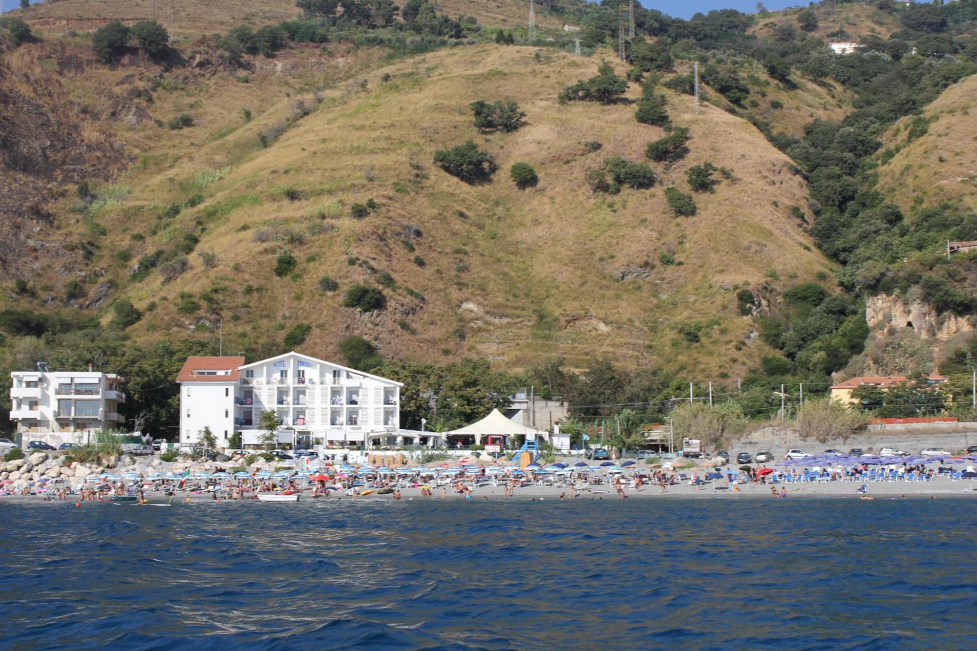 Hotel Ristorante Mareblu Амантеа Екстериор снимка