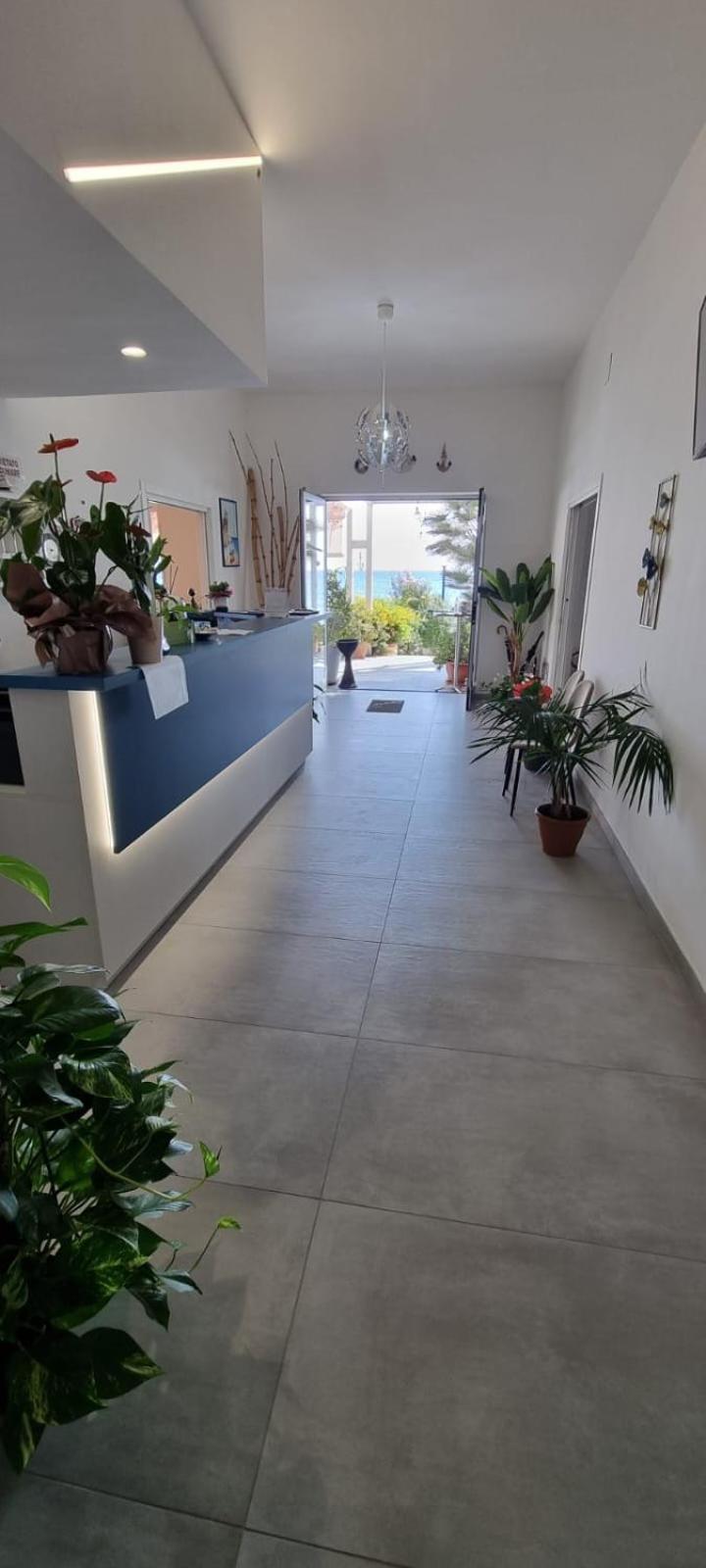 Hotel Ristorante Mareblu Амантеа Екстериор снимка