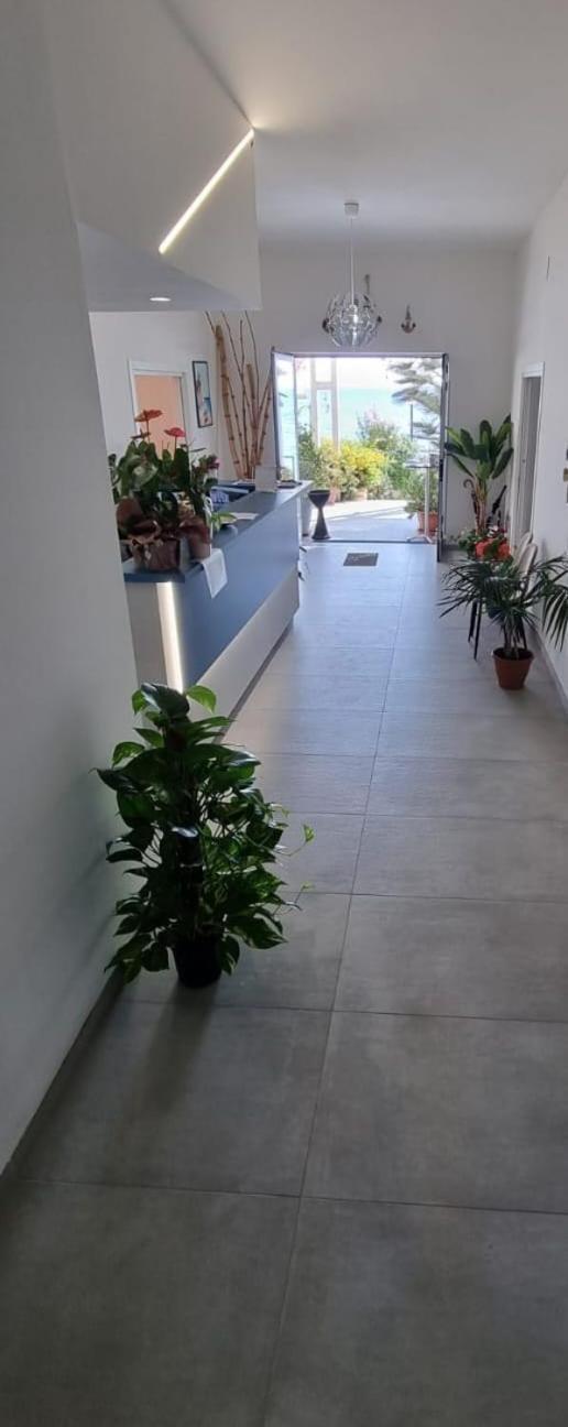 Hotel Ristorante Mareblu Амантеа Екстериор снимка