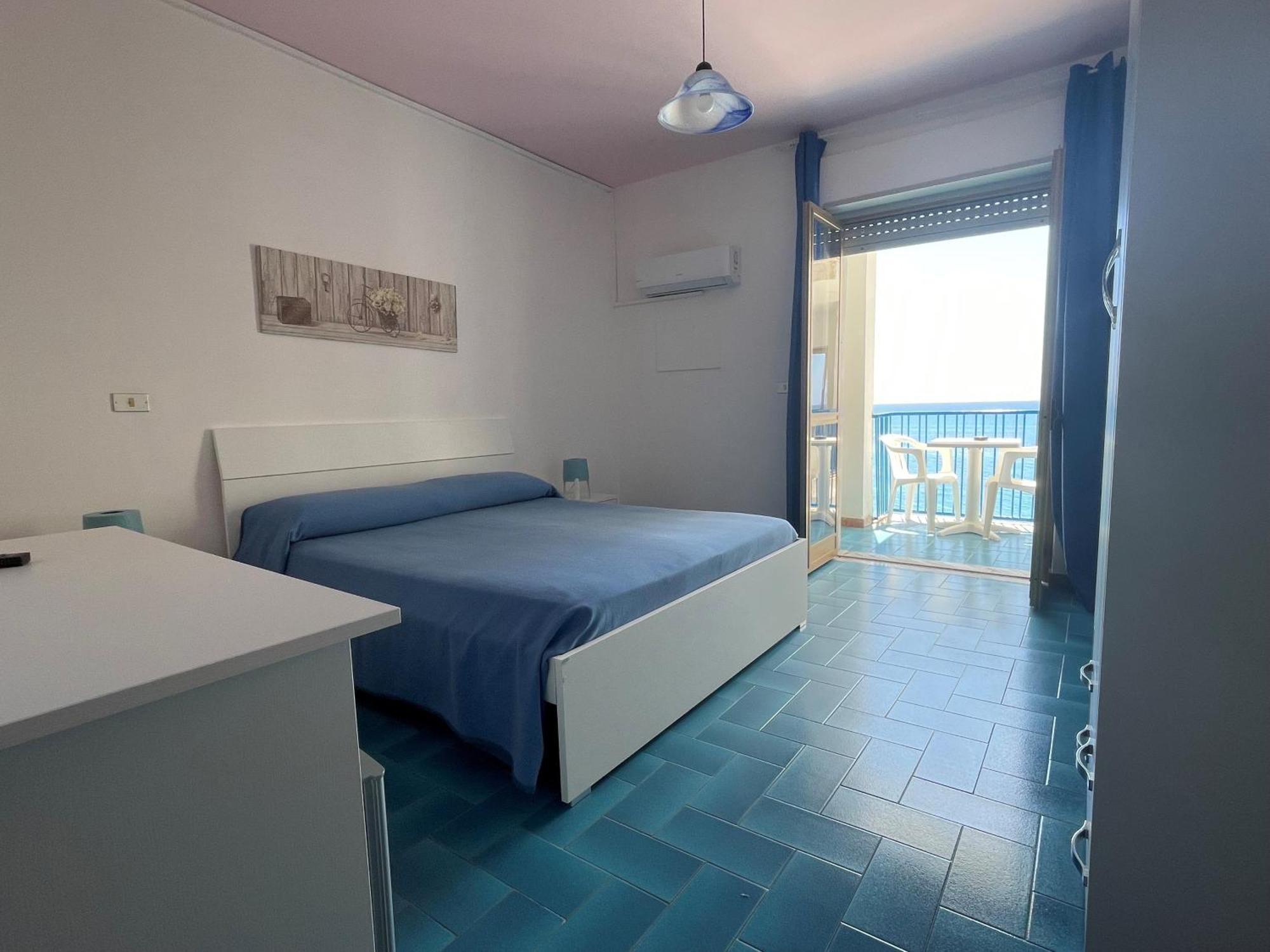 Hotel Ristorante Mareblu Амантеа Екстериор снимка