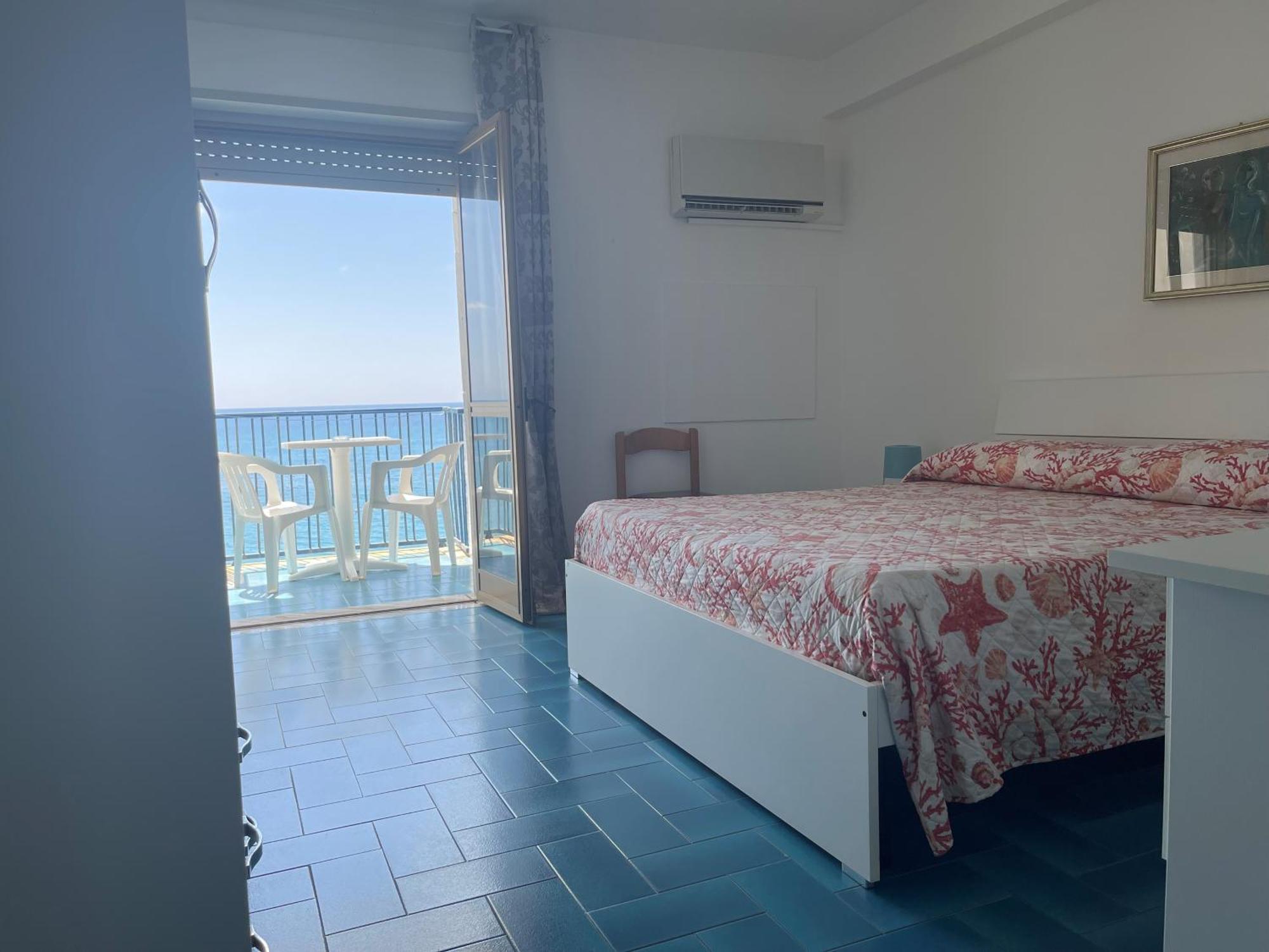 Hotel Ristorante Mareblu Амантеа Екстериор снимка