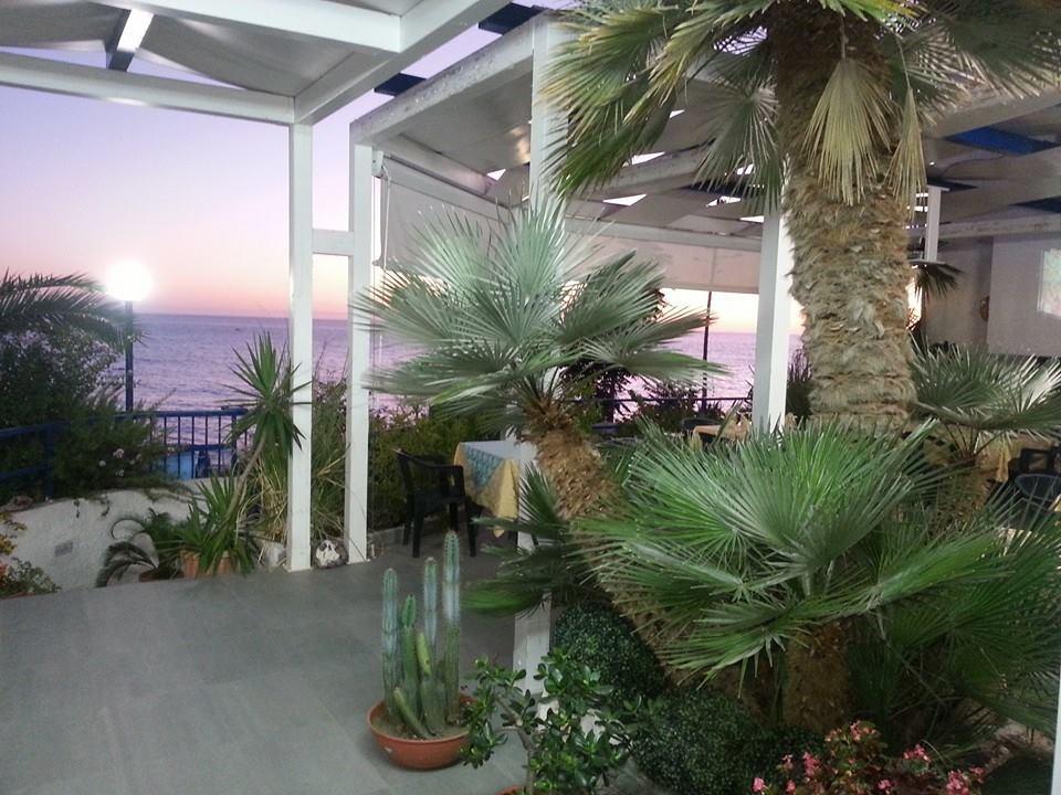 Hotel Ristorante Mareblu Амантеа Екстериор снимка