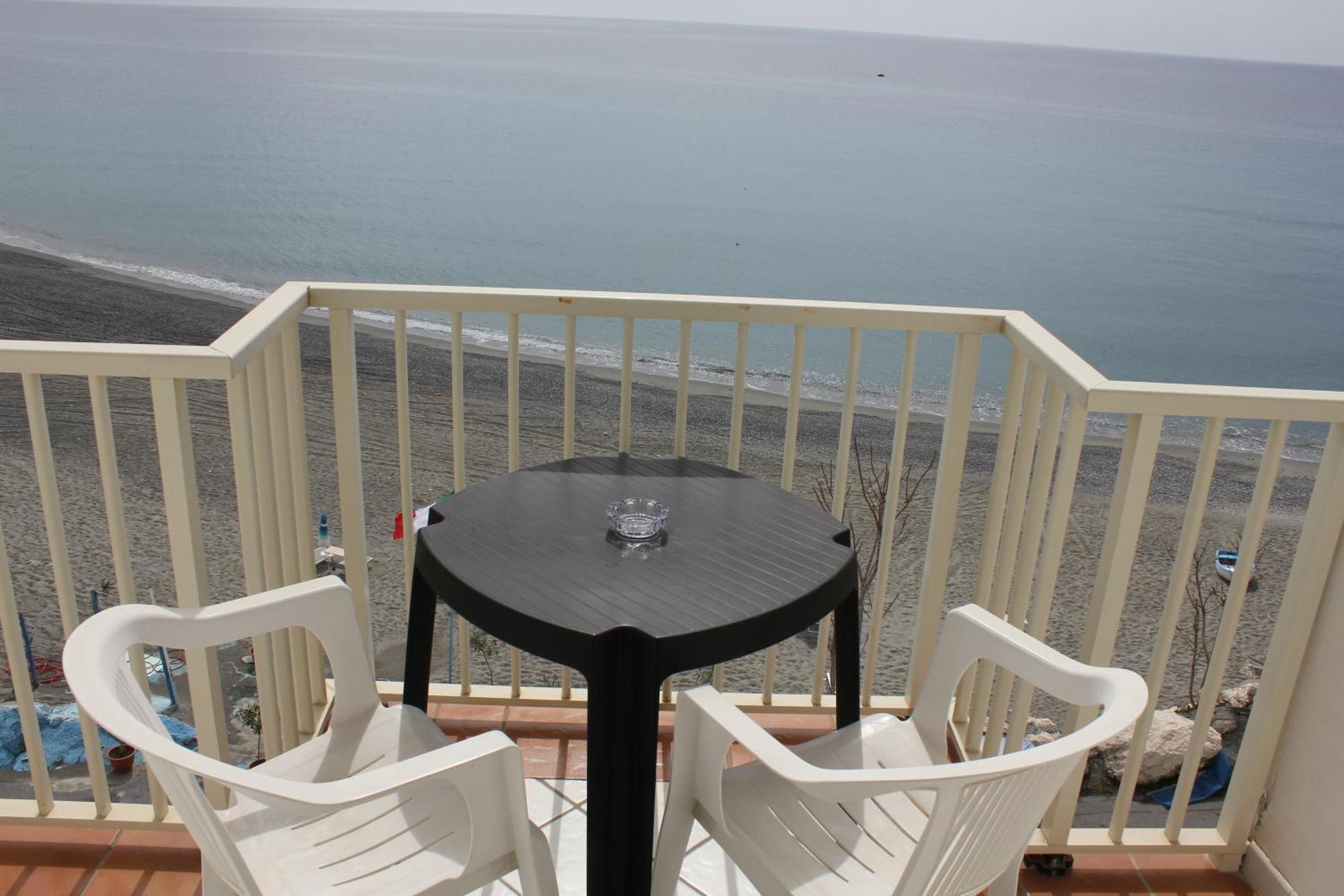 Hotel Ristorante Mareblu Амантеа Екстериор снимка